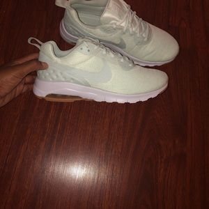 Nike Air Max Motion LW